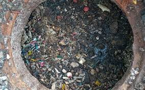 Sinais de esgoto entupido em residência