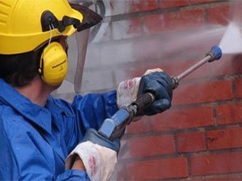 Limpeza de tubulação com hidrojateamento